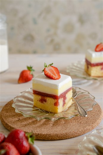 959 reactions · 187 shares |  Kolač sa pudingom i jagodama  Lagani...