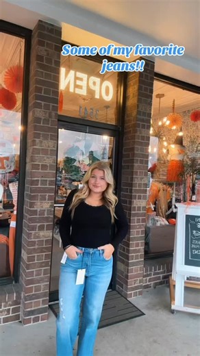 Aariana is showing us her favorite jeans!! 💙💙 Shop andersonash.com #andersonandash | Anderson & Ash