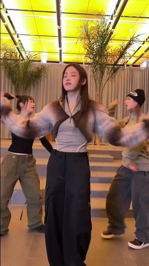 Unnies vs Maknaes 🐇 #NewJeans #뉴진스 #NewJeans_OMG #NewJeans_Ditto#Year_of_NewJeans
