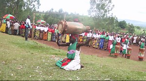 #Akaranga Irabire rero wa muvuzi w'#ingoma uko atambisha iyo ngoma yiwe! | Agora Tv