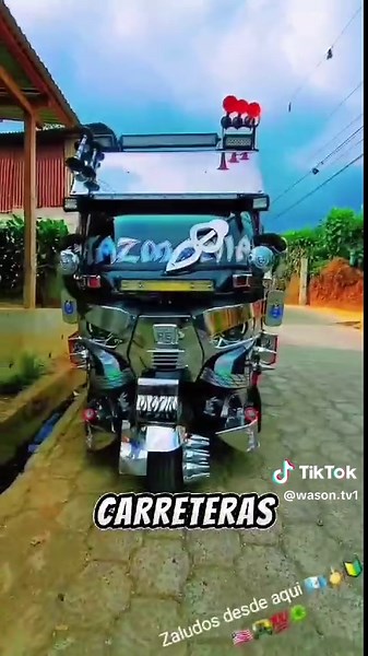 Los famosos tuc tuc buses en Guatemala