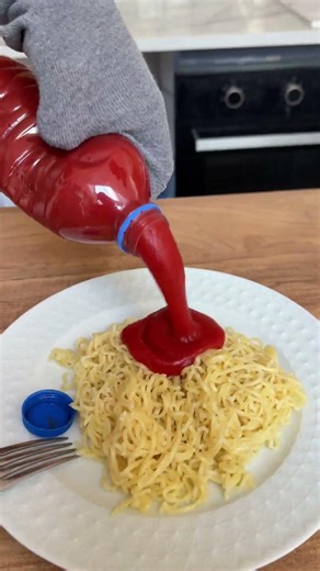 The easiest way to eat pasta 🤔