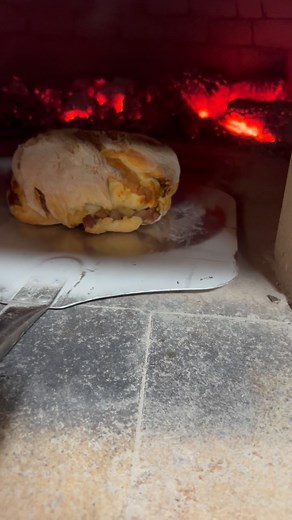 4.6K views · 1.4K reactions | O paine ca la noi 浪珞珞. Painea dinozaur . | Marius Galan | Facebook