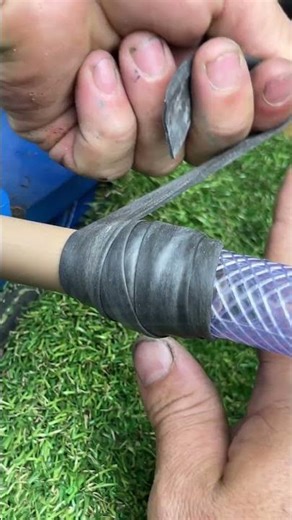 The old-school hose locking system that still works.Classic technique, #PlumbingHack #HoseFix