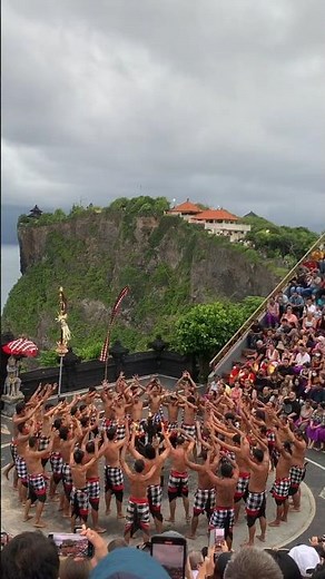 BALI'S LEGENDARY 🔥 KECAK FIRE DANCE WILL LEAVE THE WORLD SPEECHLESS!