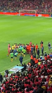 NO SE DEJARON 👊🏻 Así se vivió el conato de bronca que encendió la final, un momento de tensión que le dio sabor al cierre del duelo entre Toluca y América. #SomoSportanos #AmamosELDXT | Sportanos Dxt