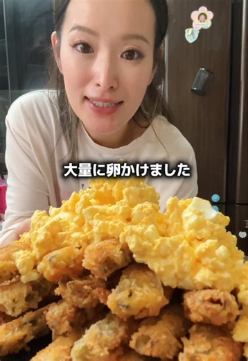 〜給料日前でも、ちゃんと旨いもん食べたい〜 ⁡ ✨ししゃもタルタルフライ材料4人分✨ ⁡ ・ししゃも 20匹〜 ・小麦粉､パン粉 適量 ・卵（衣用）1個 ⁡ ・ゆで卵 4個 ★塩コショウ 少量 ★マヨネーズ 大さじ5 ★砂糖 小さじ1 ⁡ ①ししゃもは爪楊枝か竹串で2.3箇所穴を開ける ⁡ ②ししゃもに小麦粉→卵→パン粉をつけていく ⁡ ③ゆで卵を作る ※お湯が沸騰してから10分半 ⁡ ④フライパンに揚げ焼き程度の油を引きししゃもを揚げていく ⁡ ⑤きつね色になったら取り上げておく ⁡ ⑥ゆで卵に★を入れてしっかり混ぜておく ⁡ ⑦ししゃもにタルタルをかけてお好みでパセリをのせて完成♪ ⁡ 〜じゃがいもとウィンナーのハーブ炒め〜 ✨材料4人分✨ ⁡ ・じゃがいも 4.5個 ・ウィンナー 5.6本 ・ローズマリー 1本 ・オリーブオイル 大さじ1 ・塩 ひとつまみ ・バター 10g ⁡ ①じゃがいもはくし切りに切って水にさらしておく ⁡ ②ウィンナーは斜めに軽く切り込みを数箇所入れておく ⁡ ③フライパンにオリーブオイルを引きじゃがいもを炒めていく ⁡ ④ウィンナーも入れて塩をして一緒に