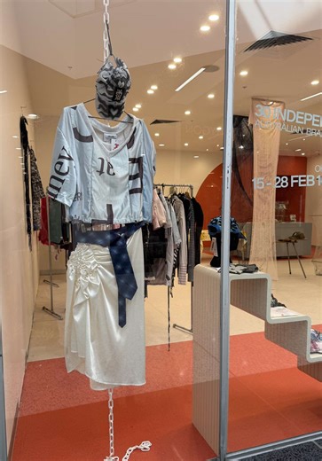 Restyle the window display w me!