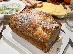 Cake moelleux et bien gonflé aux cerises 🍒 Cake aux cerises : 200g beurre mou 120g sucre 4 oeufs 300g farine 1 sachet sucre vanillé 1 sachet levure chimique 10cl lait Fruits 200g | Quelle Recette