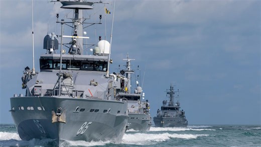 Armidale class patrol boats steam into Darwin on the way to oblivion