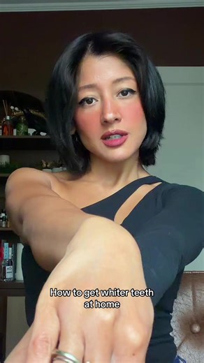 Don’t scrub hard, and don’t do this every day. 4x a month is fine! #whiterteeth #teethwhitening #oralhygiene #oralhealth