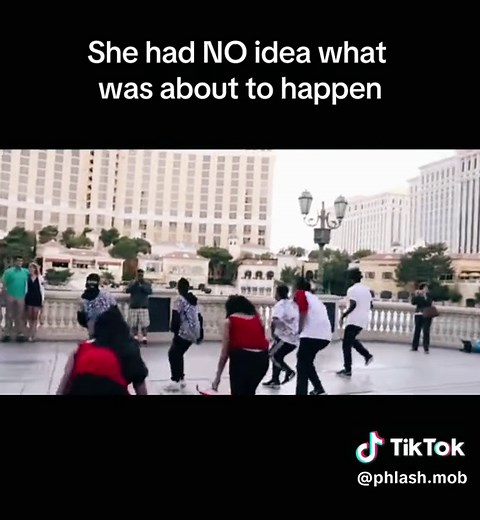The most beautiful proposal I have ever seen. ❤️🌎 #goosebumps #flashmobs #marriage #dancemob #love #amazingvideos #foryou #foryoupage #fyp #viral #phlashmob #marryyou #proposalvideo #proposalgoals