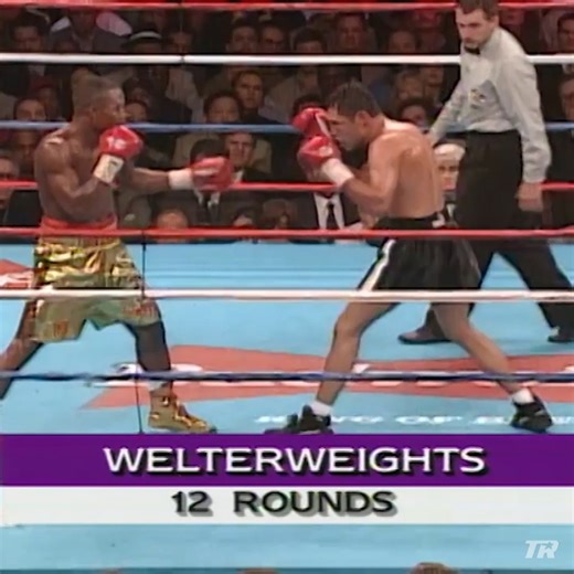 #OnThisDay in 1999, Oscar De La Hoya defeated Ike Quartey via Split Decision in an all-out thriller 🔥 | Top Rank Boxing