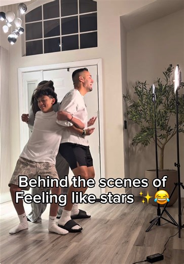Behind the scenes of feeling like stars😂😂#foryou #viral #funny #fyp #viralvideo @allstarjonnyg @Kathiusca Rubi