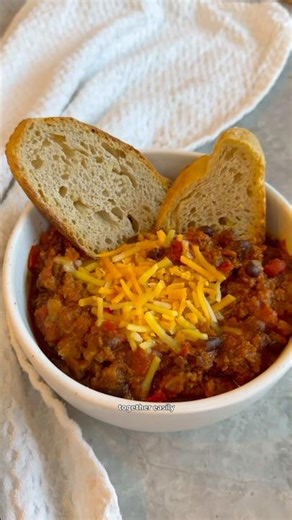 The BEST Healthy Pumpkin Chili (Easy One-Pot Meal) #fallrecipes