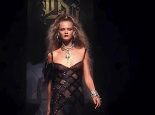 Carmen Kass and Fernanda Tavares for Versace Menswear SS 2003