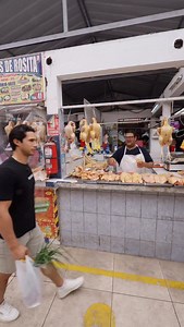 505K views · 95K reactions | TOP 1 de los videos más vistos. L . Más de 23 millones de vistas. Un video que explotó, cruzó fronteras y confirmó que no se trata de lo caro ni de lo complicado, sino del sabor, la calle y la conexión real con la gente. Gracias por convertir algo tan sencillo en el video más visto del año. Esto fue una verdadera locura… y recién empieza. #RodrigoFernandini #Buenazo #Top1 | Rodrigo Fernandini | Facebook