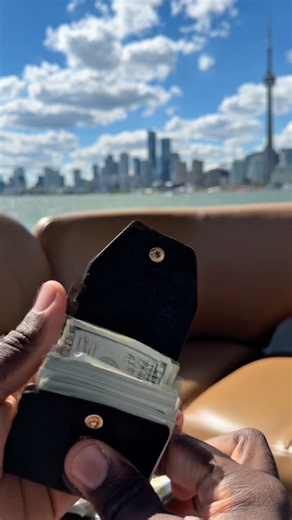 The Rast wallet was designed for men that carry wads so big they dont fit in the traditional bi-fold