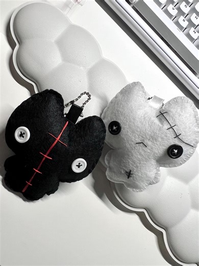 Creepy Cat Keychain — Handmade Felt Keychain - Etsy