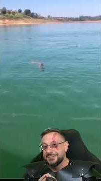 Jiboia nadando em Guapé MG #biologohenrique #animais #bichoesperto #biologo