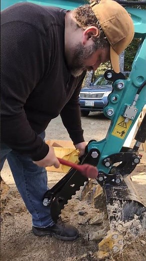 Hydraulic Thumb Install on 1 Ton Mini Excavator – Game Changer! #tinydignation