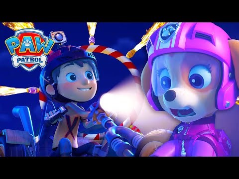 Stella sauve Danny X des feux d’artifice ! 🚨🎆 | La Pat' Patrouille | PAW Patrol