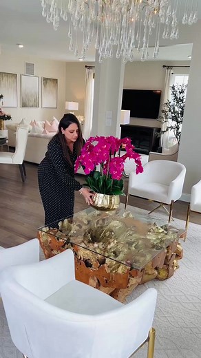 Life is beautiful. Just add flowers. @cfadesigngroup #TalkingTree #flowers #earthday #homedecor