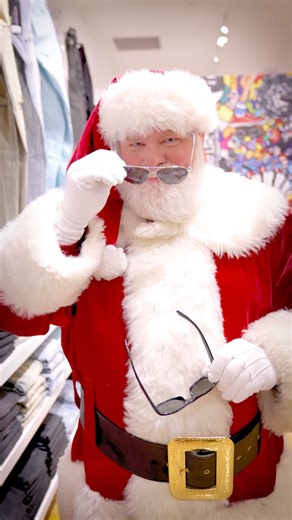 Why is Santa doing all his holiday shopping at The Shops at La Cantera this year? Because he knows he will get a $25 Venmo when he spends $150!* Learn how you can score some extra 💲 while holiday shopping at http://spr.ly/6185uf35T *Terms Apply | The Shops at La Cantera