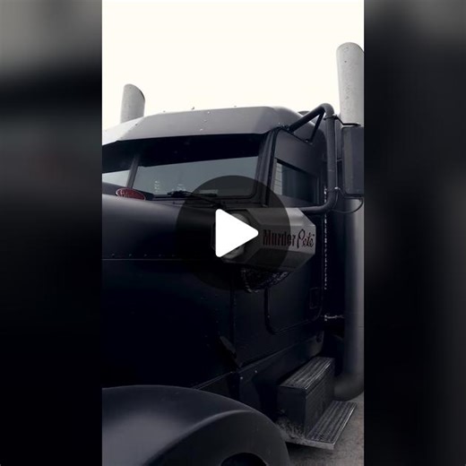 Peterbilt 379 Murder Pete 💀 #peterbilt #trucking #truckinglife #customrig #peterbilt379 #18wheeler #horrortok #truckdriver @4statetrucks