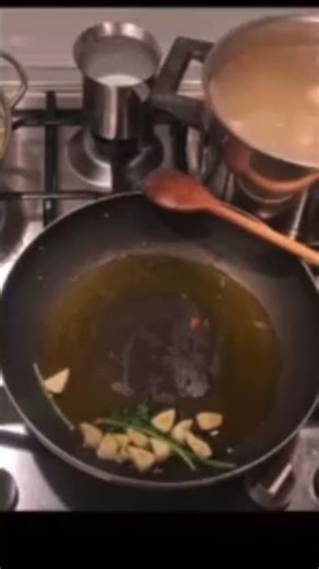 spaghetti with frozen clams in their shells #pasta #spaghetti