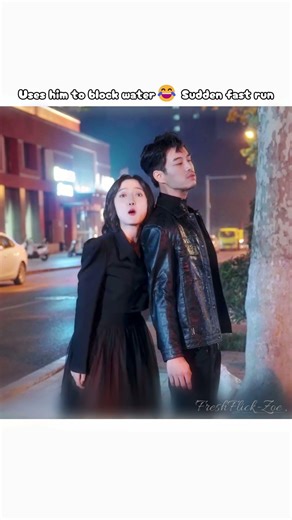 Uses him to block water😂Sudden fast run｜Sweet princess carry #shortsfeed