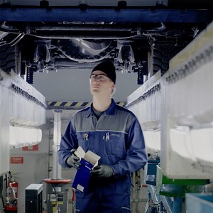 Explore the Blue Contract – a cost-effective way to keep your truck performing at its best, covering all preventive maintenance and inspections. Thanks to connected service planning, your service is tailored to your truck's actual usage so you can enjoy greater uptime. And you can be sure your service is performed by certified Volvo technicians using Genuine Volvo Parts. Read more: https://bit.ly/4itnPvG #VolvoTrucks #VolvoServiceContracts #Uptime #KeepRolling | Volvo Trucks