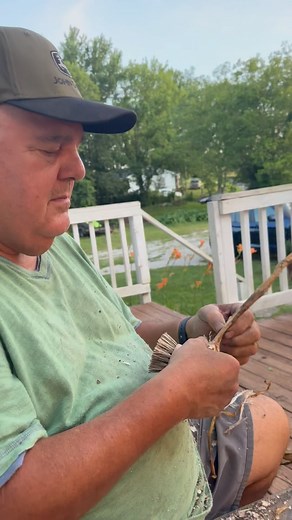 779 reactions · 102 comments | Rich and I have started to figure out how to braid garlic as it dries. #garlic #farm #farmlife # | Gary's Rich Life | Facebook