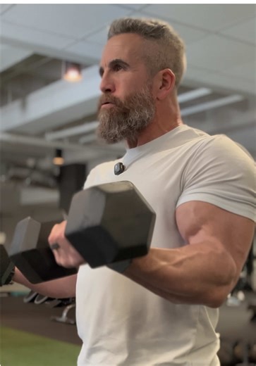 Effective Eccentric Hammer Moves for Bigger Biceps
