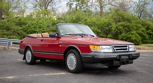 This 246-Mile Saab 900 Turbo Convertible Just Sold For More Than A 2023 Corvette Z06 | Carscoops