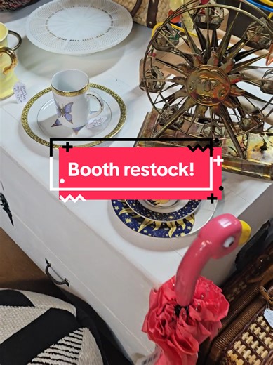 Booth Updated 🙌#muscatine #thrift #vintage #iowa #midwest @megsvintagecollective