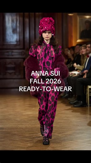 ANNA SUI FALL 2026 READY-TO-WEAR CREDIT Photo: Daniele Oberrauch / Gorunway.com #serverunway #annasui #fashion #runway #couture