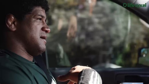 💔 Gilbert Burns once called his mother to ask for money, but before he got the chance, she asked if he had any to send:“I needed to pay rent, which was $7–8, and I had bronchitis. So I called my mom to see if she had money for medicine to help me out.When I called her, I talked to her for a long time because I wasn’t going to ask for money right away. Then she asked me if I had money to send her. I said I didn’t have any at the moment, but I would send it to her pretty soon.”Gilbert says he loc