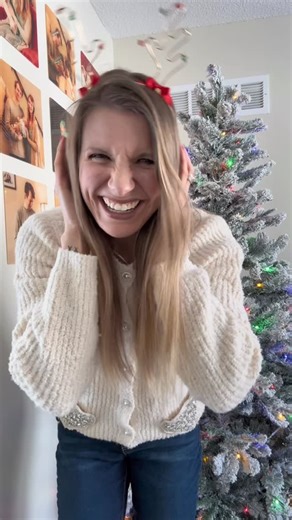 Larissa Jeanette Lien | Social Media Manager & Content Creator on Instagram: "Make holiday magic happen, without the stress. Organizing your holiday planning with @signupgenius ✨ Start your free trial with the link in my bio! . #signupgenius #holidayplanning #givingseason #stressfreeholidays #thanksgivingplanning #fallevents #holidayevents #christmasparty #partyplanning #eventplanning #friendsgiving #holidayhost #secretsanta #angeltree #givingtuesday #holidaygiving #hanukkah #holidaydonations #v