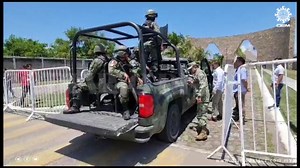 37K views · 1K reactions | Llega convoy del Ejército Mexicano, como parte de la seguridad que estará resguardando al presidente #AMLO Lee la #NotaCompleta: https://tinyurl.com/bdhnh6c6  Alejandro Gómez | Diario del Sur | Diario Del Sur Oem | Facebook