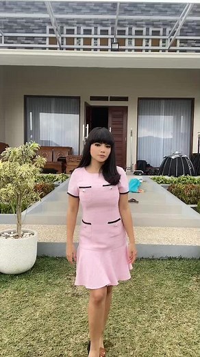 Fashion Inspiration: Pink Dress in Outdoor Garden Setting