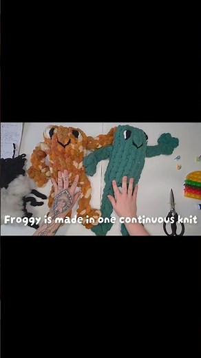 Seamless Frog Finger Knit Tutorial #craft #knitting #knit #frog #diy #diycrafts