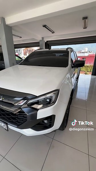 Isuzu D-Max VCross 2026: Características y Estilo
