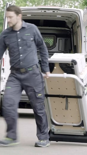 MW 1000 - La stazione mobile di lavoro 💚 💚 Carrello e tavolo di lavoro uniti in una unica soluzione 💚 Cassetti impostabili a piacere, per trasportare ogni oggetto 💚 Ampia e stabile superficie di lavoro, con piastra forata e profilo in alluminio per bloccare ogni oggetto durante il lavoro #festool_italia #festool #mw1000 #officina #officinamobile | Festool