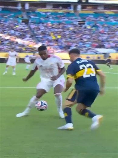 Boca Juniors y Benfica empatan 2-2 en emocionante partido