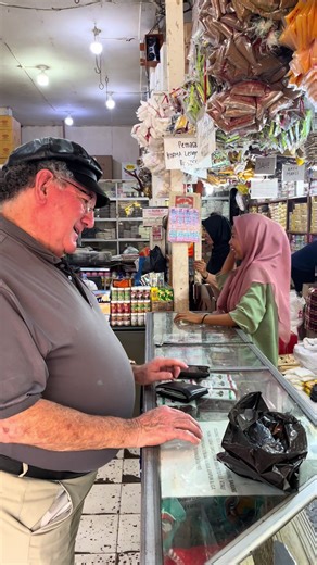 Traveling to Sumatra is more than just nature 🌿 With West Sumatra Traveler, you don’t only explore jungles, mountains, and beaches — you also experience cultural tourism as a key part of the journey. From traditional villages, music, rituals, and local daily life, culture is not an option — it’s part of the destination. Explore Sumatra deeper. Travel with purpose. 📍 Sumatra, Indonesia ⸻ #westsumatratraveler #visitsumatra #culturaltourism #westsumatra #authentictravel