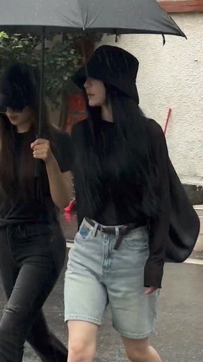 “Cuộc sống không phải lúc nào cũng màu hồng. Muốn thấy cầu vồng phải chấp nhận những cơn mưa!” | Basic Shop