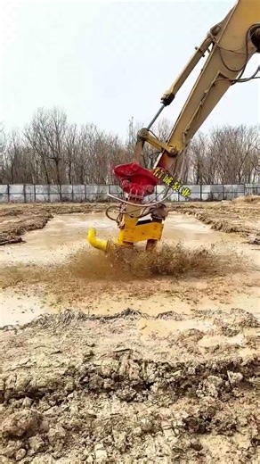 The excavator-driven sludge pump is hydraulically adapted to the excavator, simultaneously