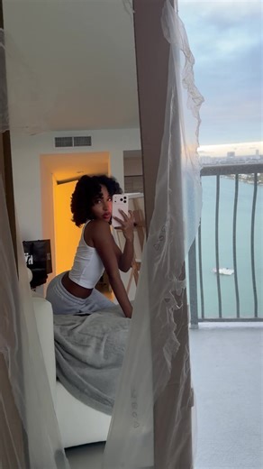 Anna august (@annaaugustart)’s videos with Soft Notes, Strong Feelings - Lloyd Frontiny