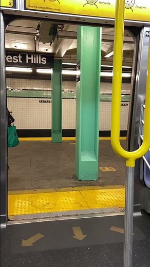 NY市営地下鉄のヤバすぎるギロチンドア #shorts